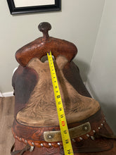 Load image into Gallery viewer, 16” Hereford Western Saddle With Sunflower Tooling