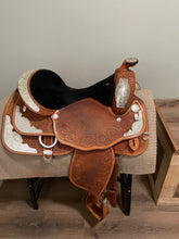 Load image into Gallery viewer, 16” Circle Y Western Show Saddle