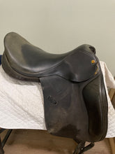 Load image into Gallery viewer, 18” Jaguar Dressage Saddle
