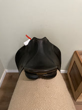 Load image into Gallery viewer, 17” Passier Dressage Saddle