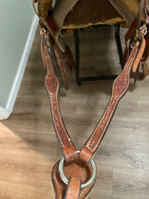 Load image into Gallery viewer, 14” Round Skirt Western Saddle