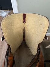 Load image into Gallery viewer, 16” Circle Y Western Show Saddle