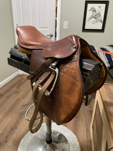 Load image into Gallery viewer, 17” Collegiate Jumping Saddle
