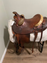 Load image into Gallery viewer, 13.5” Fallis Round Skirt Western Saddle