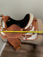 Load image into Gallery viewer, 16” Circle Y Western Show Saddle