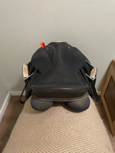 Load image into Gallery viewer, 18” Thorowgood Synthetic Dressage Saddle