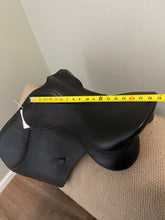 Load image into Gallery viewer, 18” Arena Black AP Saddle
