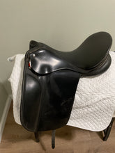 Load image into Gallery viewer, 17” Otto Schumacher Dressage Saddle