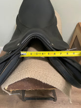 Load image into Gallery viewer, 18” Arena Black AP Saddle