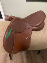 Load image into Gallery viewer, 16” Wintec Synthetic Jump Saddle