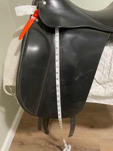 17” Otto Schumacher Dressage Saddle