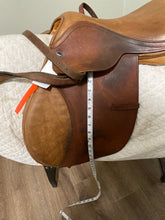 Load image into Gallery viewer, 16” Harry Dabbs Jump Saddle