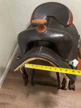 Load image into Gallery viewer, 16” Treeless Western Saddle