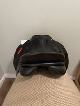 Load image into Gallery viewer, 17.5” Karl Niedersuss Dressage Saddle