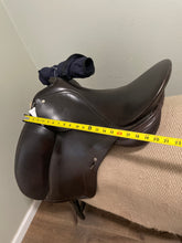 Load image into Gallery viewer, 18” Brown Schleese Dressage Saddle