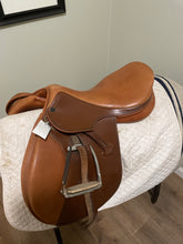 Load image into Gallery viewer, 17.5” HDR Close Contact Jump Saddle