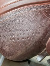 Load image into Gallery viewer, 18” CWD Forward Flap English Jump Saddle