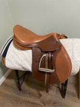 Load image into Gallery viewer, 17.5” HDR Close Contact Jump Saddle