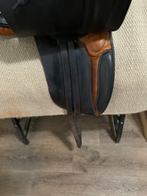 Load image into Gallery viewer, 17.5&quot; Tony Slater Dressage Saddle