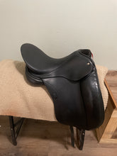 Load image into Gallery viewer, 17.5” Schleese Dressage Saddle
