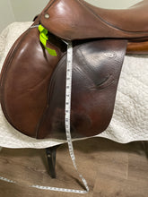 Load image into Gallery viewer, 18” Devoucoux Jump Saddle