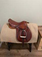 Load image into Gallery viewer, 16.5” Pro Thornhill AP English Saddle
