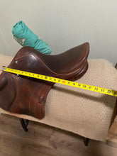 Load image into Gallery viewer, 17.5&quot;  Bliss Jump Saddle