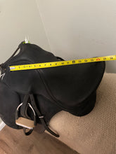 Load image into Gallery viewer, 17” Wintec Dressage Saddle