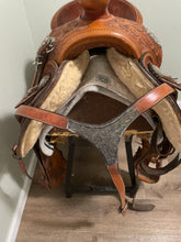 Load image into Gallery viewer, 16” Rios Western Show Saddle