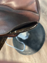 Load image into Gallery viewer, 18” Devoucoux Jump Saddle
