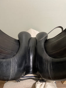 17.5” Hermes Dressage Saddle
