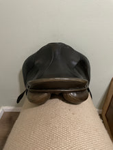 Load image into Gallery viewer, 17” JRD Dressage Saddle