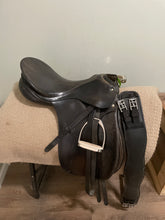 Load image into Gallery viewer, 18” Schleese Dressage Saddle